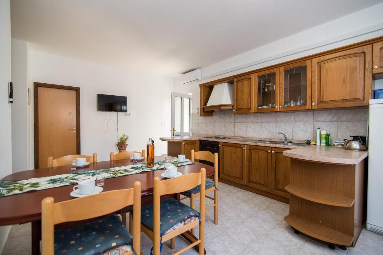 Apartments Pinija Supetar Luaran gambar